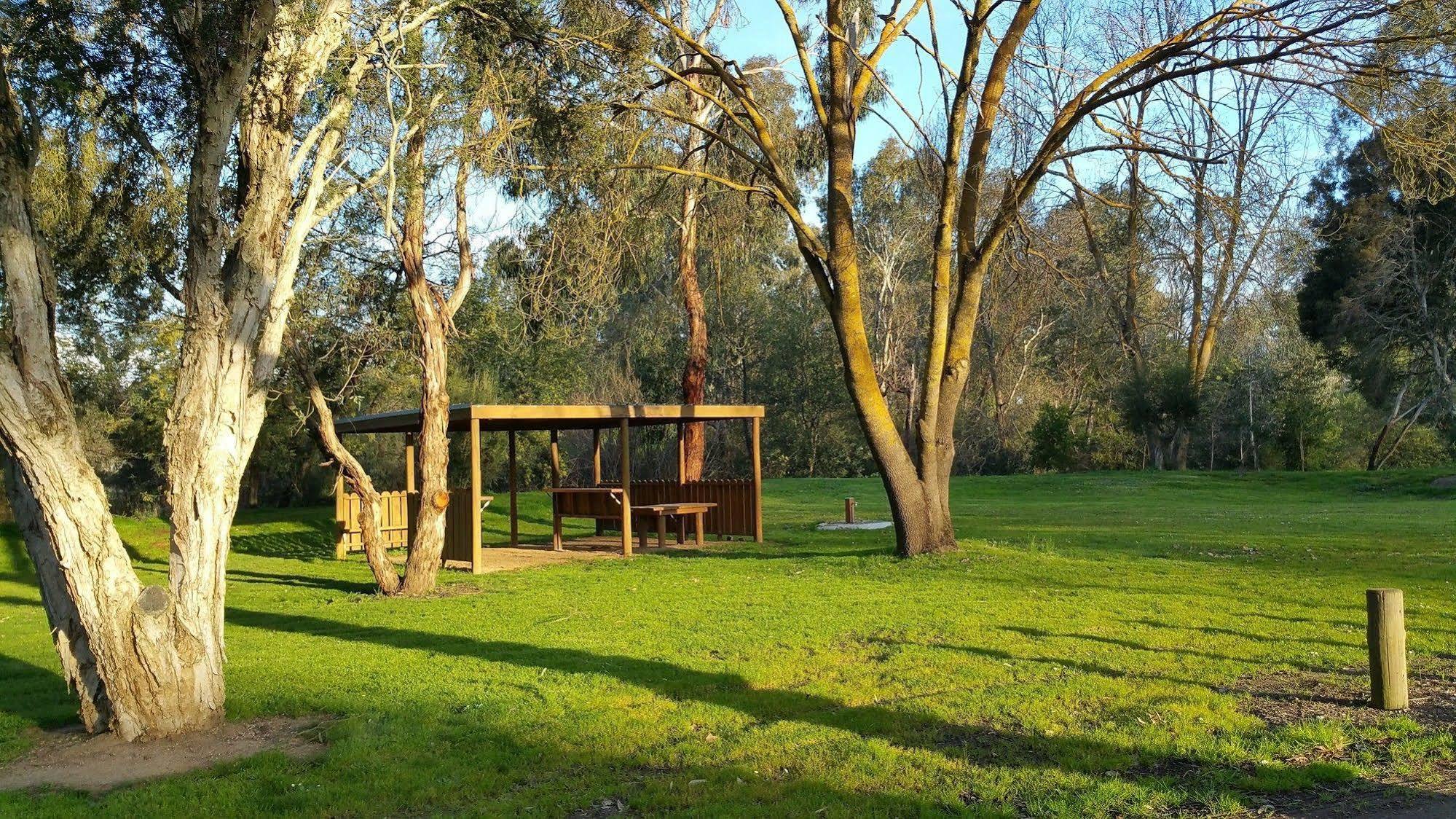 Yea Riverside Caravan Park Exterior foto